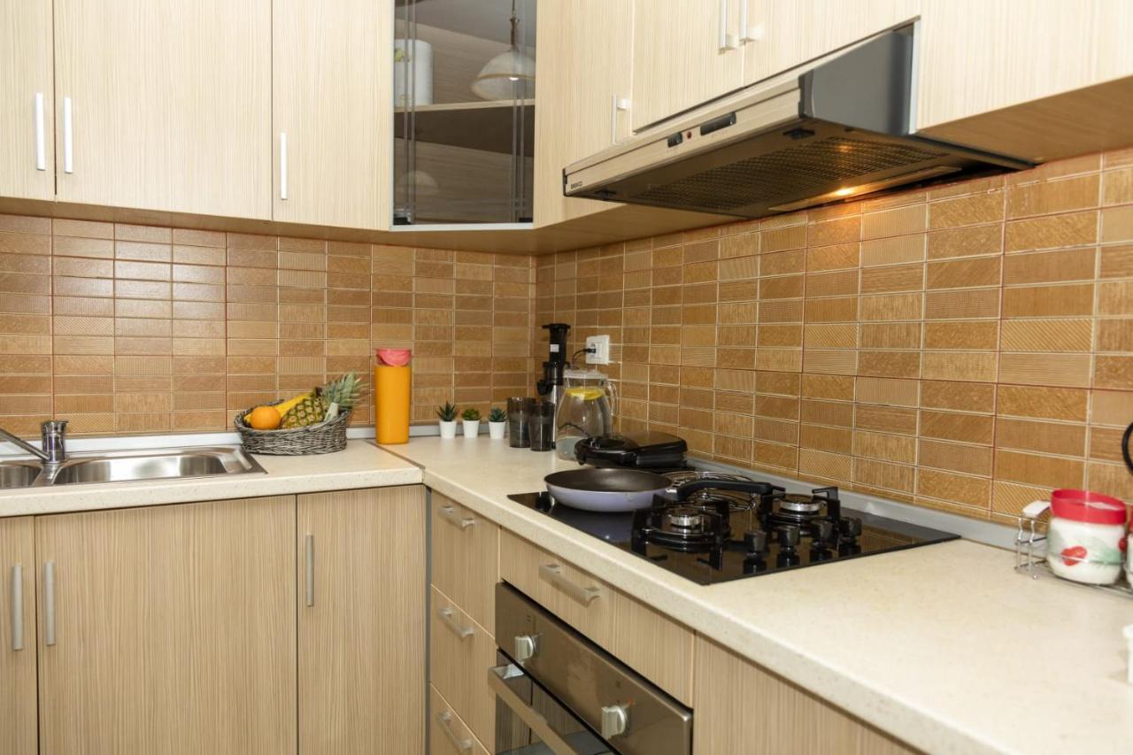 Bay Inn Apartment Sea Front Avlonya Dış mekan fotoğraf