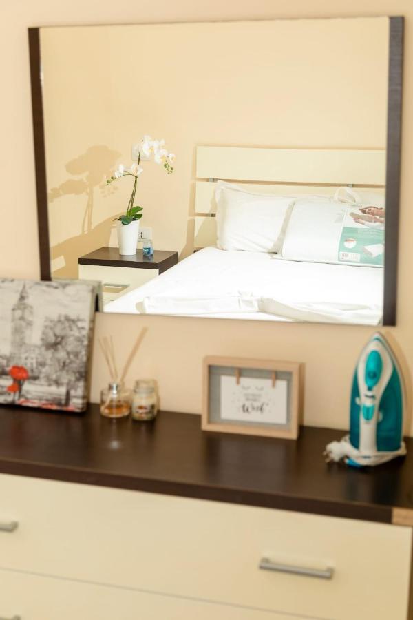 Bay Inn Apartment Sea Front Avlonya Dış mekan fotoğraf