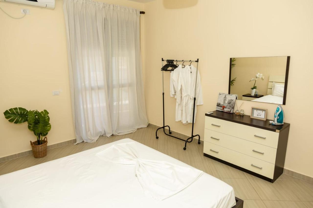 Bay Inn Apartment Sea Front Avlonya Dış mekan fotoğraf