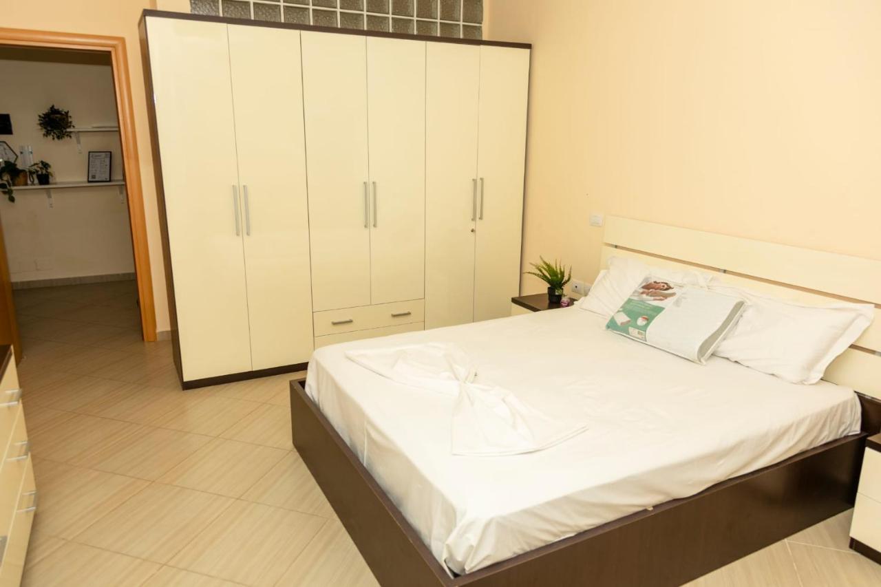Bay Inn Apartment Sea Front Avlonya Dış mekan fotoğraf