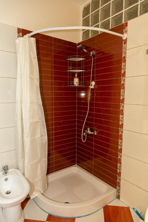 Bay Inn Apartment Sea Front Avlonya Dış mekan fotoğraf