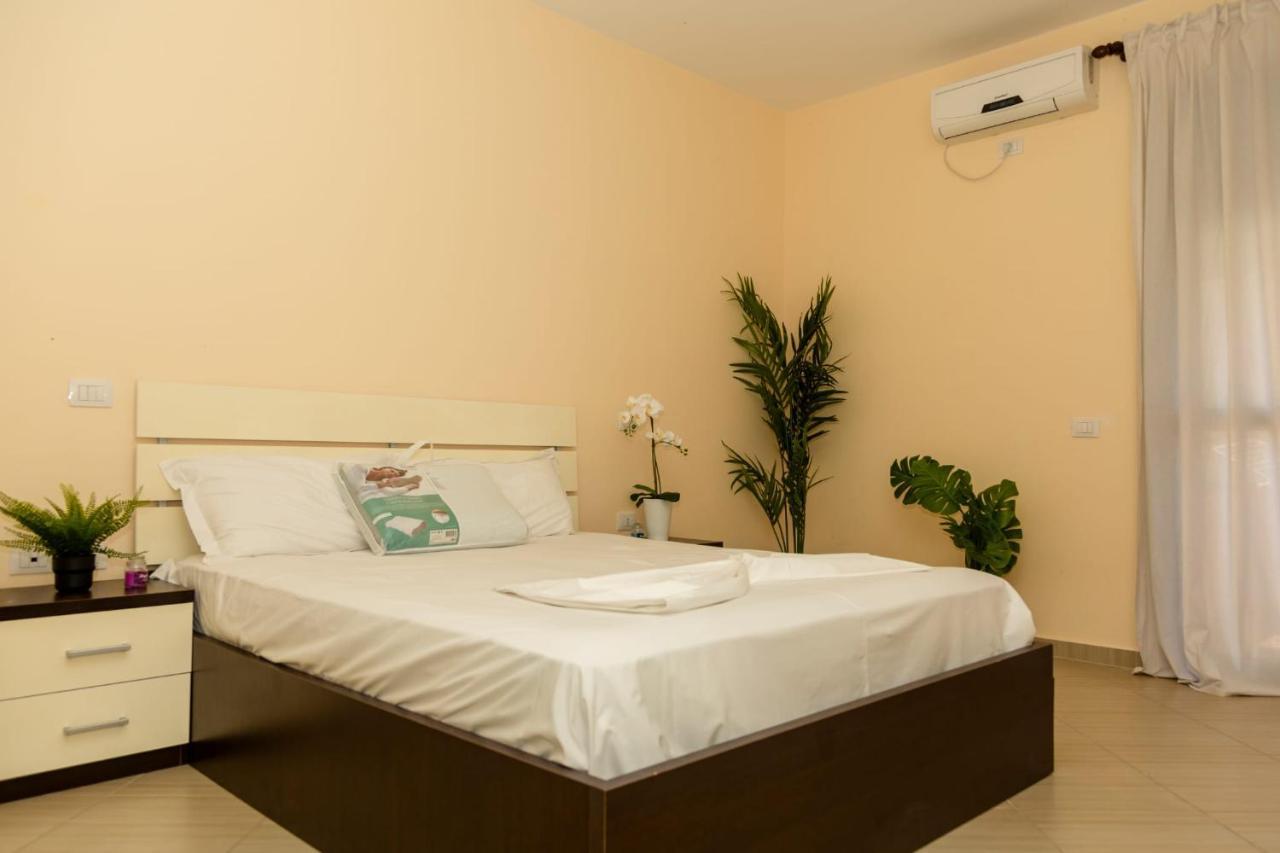 Bay Inn Apartment Sea Front Avlonya Dış mekan fotoğraf