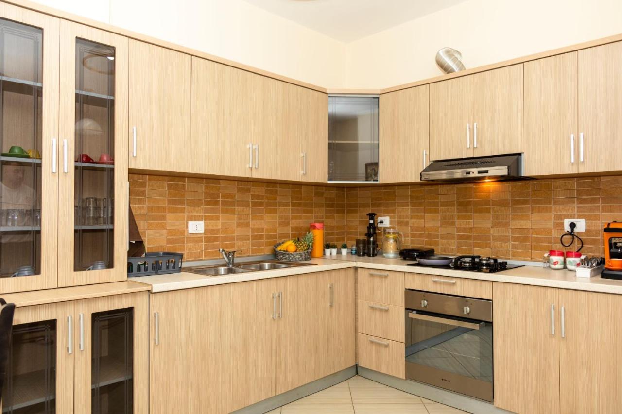 Bay Inn Apartment Sea Front Avlonya Dış mekan fotoğraf